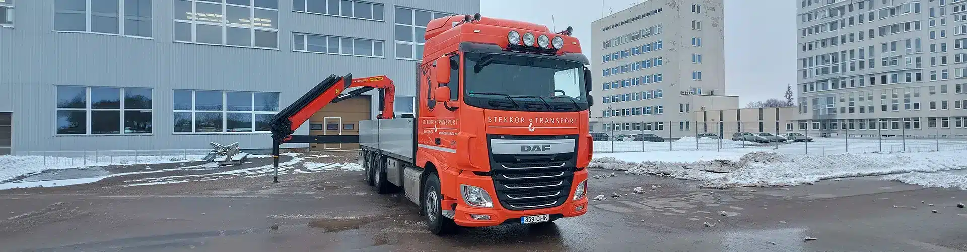 DAF XF106 crane truck with Palfinger PK24001 SLD5, 17m boom reach. Load box 6.5 x 2.45m, trailer option. Professional crane services in Tartu and Estonia.